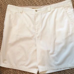 Men’s Tommy Bahama dress cream shorts 44waist, 60%Tencel 40% cotton 8” inseam